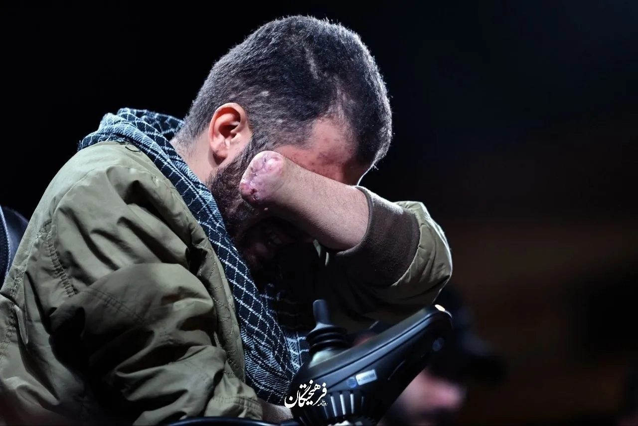 راهپیمایی مردم در میدان انقلاب