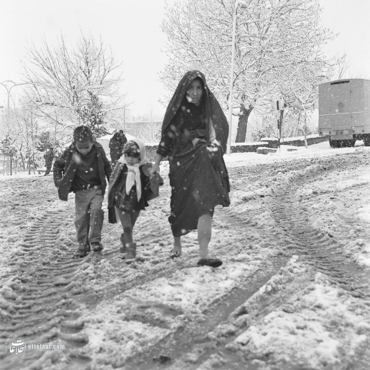 تصاویر اولین برف تهران در سال 1344