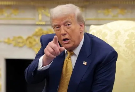 ترامپ: در دو تا سه هفته آینده ضربات بسیار سختی به ایران وارد می‌کنیم