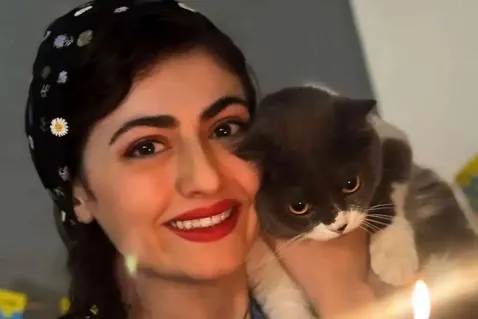 (عکس) چهره «انیسِ» سریال سوجان با چادرنماز در مسجد صورتی شیراز