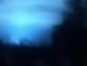 آبی شدن آسمان و قطع برق در برخی مناطق کرج پس از حمله شب گذشته/ آیا از بمب الکترومغناطیسی استفاده شده است؟