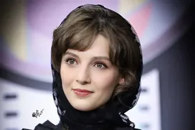 (عکس) ژست معنادار مهسا حجازی بازیگر سریال تاسیان وسط خیابان