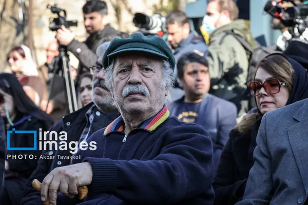 متن و حاشیه تشییع پیکر عنایت بخشی