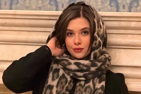 (عکس) استایل و ژست‌های جذاب نفس بازغی در پشت صحنه کنسرت سهراب پاکزاد