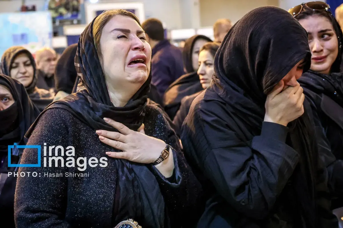 تدفین پیکر شهدای جنگ در بهشت زهرا