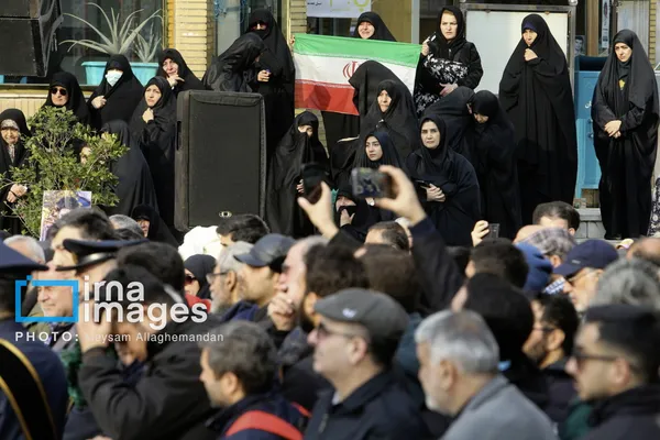 خاکسپاری پیکر شهید علی شمخانی در امامزاده صالح (ع)