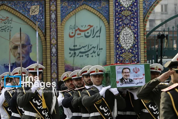 خاکسپاری پیکر شهید علی شمخانی در امامزاده صالح (ع)