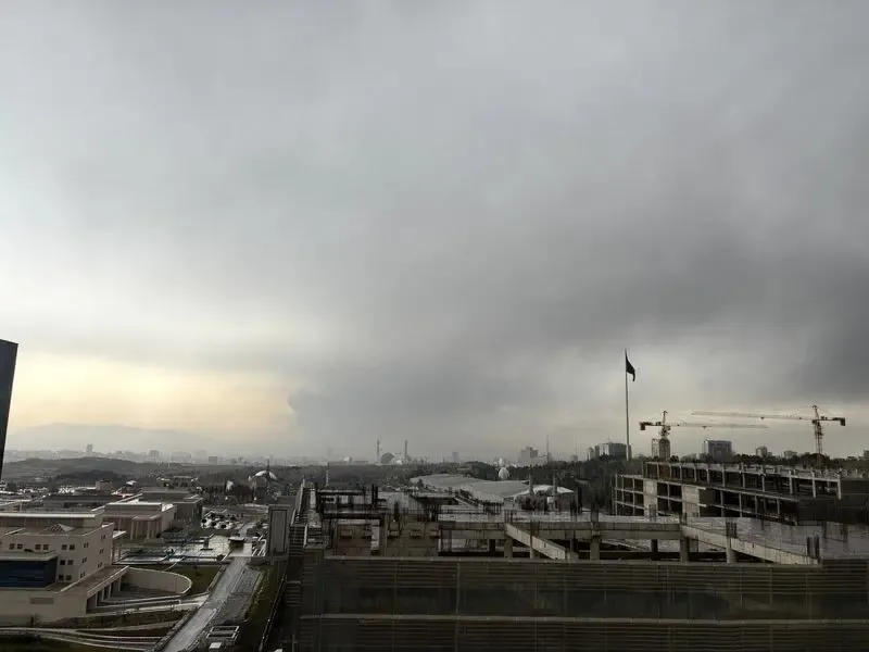 هواشناسی: تاریکی تهران ناشی از ترکیب دود و ابرناکی است