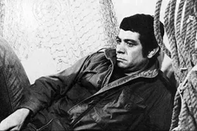 چهره و تیپ بهروز وثوقی، بازیگر مشهور قبل از انقلاب، در آستانه ۸۸ سالگی