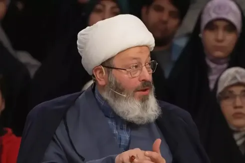 (ویدئو) روحانی مشهور در صداوسیما «از خون جوانان وطن» را خواند