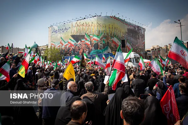 مراسم تشییع &laquo;علی لاریجانی&raquo;، &laquo;غلامرضا سلیمانی&raquo; و قهرمانان &laquo;ناو دنا&raquo;