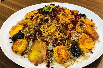 طرز تهیه رشته پلو با کشمش و بدون گوشت به روش مادربزرگ‌ها و مخصوص گیاهخوارها!