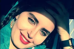 (عکس) تونل زمان؛ عیادت مهران مدیری، جواد عزتی و نفیسه روشن از الناز شاکردوست در بیمارستان؛ سال ۱۳۹۶