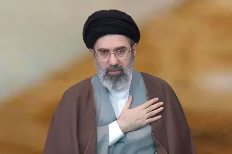 (ویدئو) اولین مستند زندگی آیت الله سیدمجتبی خامنه ای سومین رهبر انقلاب