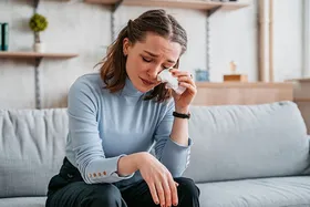 ۱۰ فایده گریه کردن