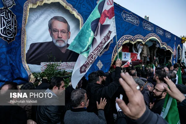مراسم تشییع &laquo;علی لاریجانی&raquo;، &laquo;غلامرضا سلیمانی&raquo; و قهرمانان &laquo;ناو دنا&raquo;