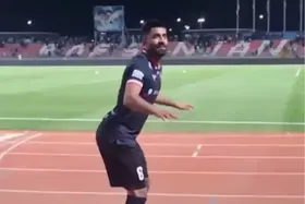 رقص عجیب کنعانی‌زادگان با تقلید حرکات شجاع خلیل‌زاده حاشیه ساز شد | مدافعان تیم ملی یکدیگر را آنفالو کردند + ویدئو