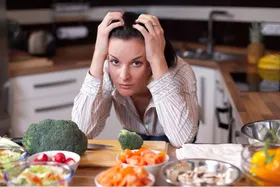 ۱۰ ماده غذایی تشدید کننده اضطراب و افسردگی