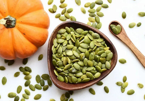 همه چیز درباره تخمه کدو؛ تخمه کدو چگونه به‌دست می‌آید و چرا یکی از سالم‌ترین تنقلات است؟