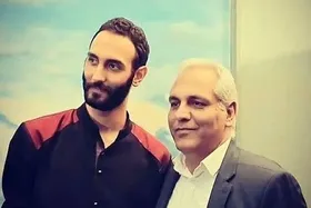 (ویدئو) رقص عجیب پسر مهران مدیری با یک مانکن در خیابان