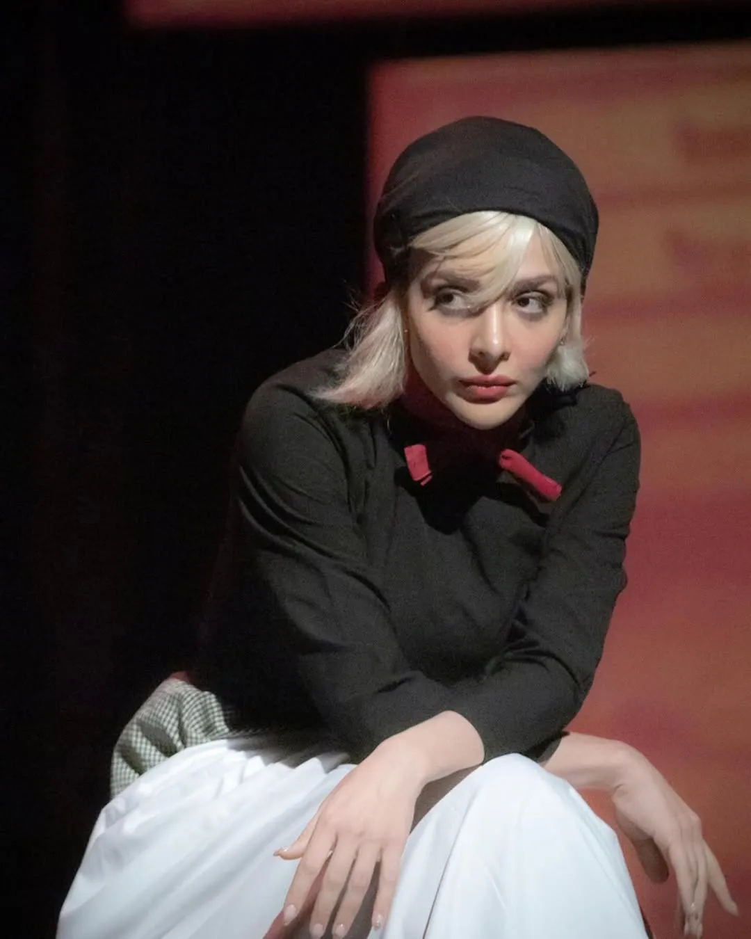 المیرا دهقانی در یک نمایش المیرا دهقانی در یک نمایش