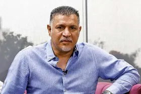 (عکس) شهرام جزایری در آغوش علی دایی!