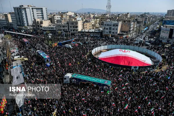 مراسم تشییع &laquo;علی لاریجانی&raquo;، &laquo;غلامرضا سلیمانی&raquo; و قهرمانان &laquo;ناو دنا&raquo;