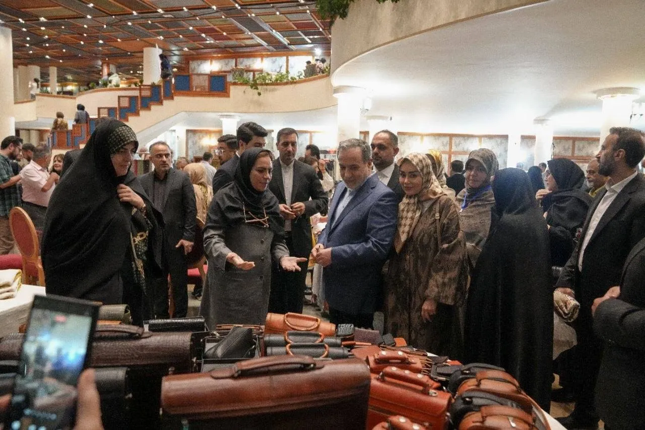 عباس عراقچی و آرزو احمدوند عباس عراقچی و آرزو احمدوند
