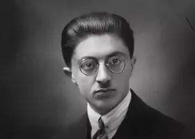 آخرین عکس صادق هدایت قبل از خودکشی | بیوگرافی صادق هدایت