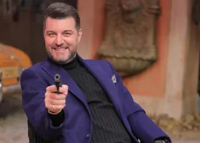 عکس | تصویر هنری باربد بابایی مجری سابق صداوسیما در ترکیه