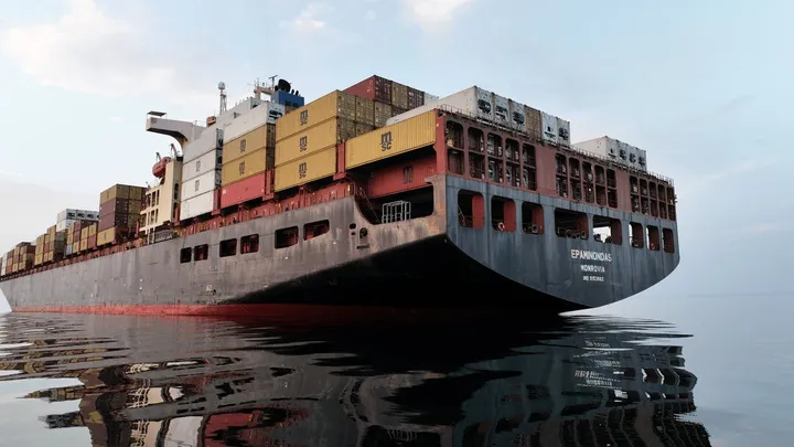 تازه‌ترین تصاویر از کشتی کانتینری توقیف شده توسط سپاه