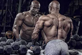 قهرمان جهان: برای آمریکایی‌ها زور داشت چوپان از خاورمیانه قهرمان شود