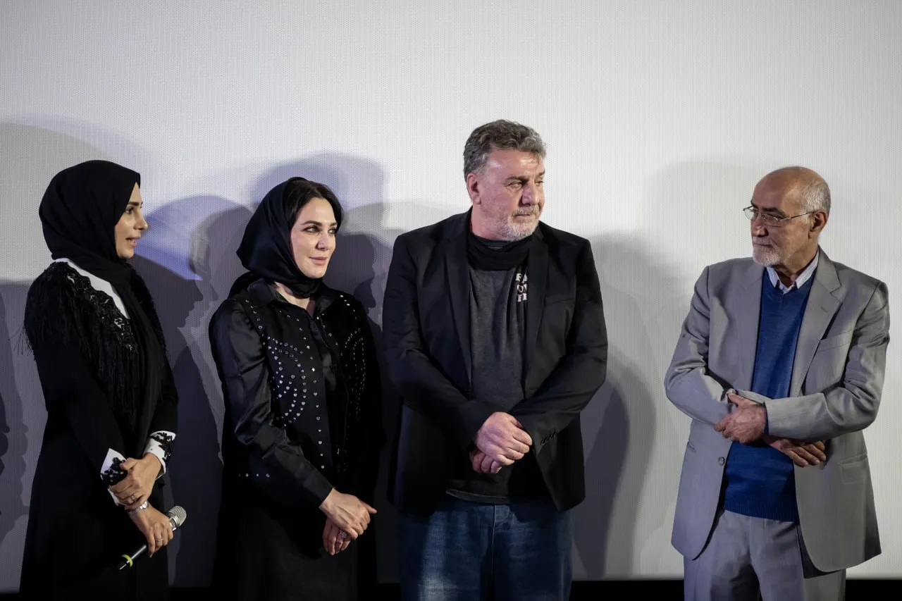 مراسم تقدیر از سلاف فواخرجی، بازیگر زن سوریه‌ای در جشنوارهٔ فیلم فجر