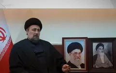 انتشار عکسی از چهره گریان سید حسن خمینی