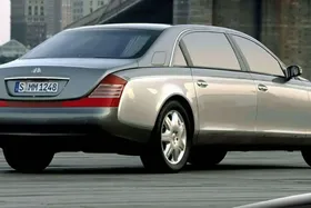 (ویدئو) لحظه تصادف یک کامیون با مرسدس مایباخ