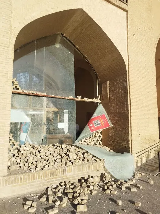 اصابت موشک به کاخ جهانی چهلستون اصفهان+ تصاویر