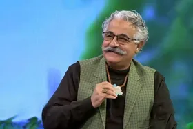 (ویدئو)  شیطنت مجری صداوسیما سر کلاس درس اقبال واحدی!