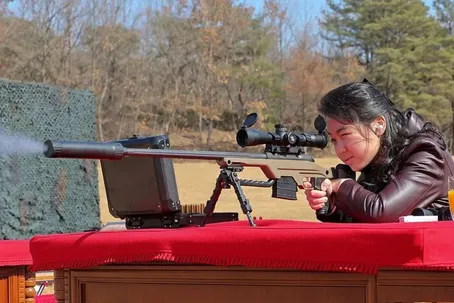 تصاویر | کیم جونگ اون و دخترش تک‌تیرانداز شدند