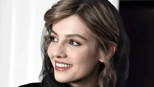 (عکس) مهسا حجازی، شیرین تاسیان با سبک مینیمال و گل گلی