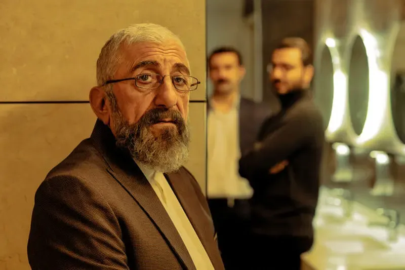 تصویری از رضا کیانیان در پشت صحنه فیلم جهان مبهم هاتف تصویری از رضا کیانیان در پشت صحنه فیلم جهان مبهم هاتف