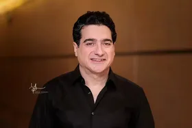 (تصاویر) استایل غیرمنتظره همایون شجریان در جشنواره ۲۵