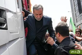 تصاویر متفاوت عراقچی از حضور در مراسم تشییع پیکر شهدا و فرماندهان جنگ با اسرائیل