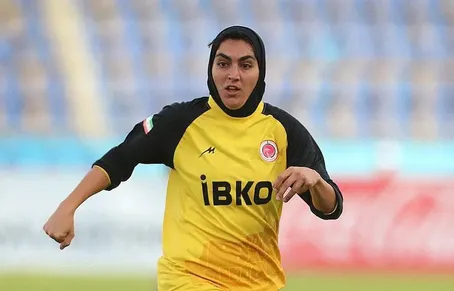 زهرا قنبری، کاپیتان تیم ملی فوتبال بانوان ایران: مجری صداوسیما خوب صحبت نکرد/ شرایط استرالیا فوق‌العاده بود اما...