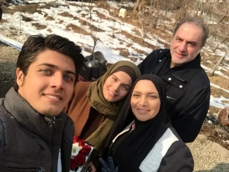 «غزاله اکرمی» (سوجان) در 19 سالگی