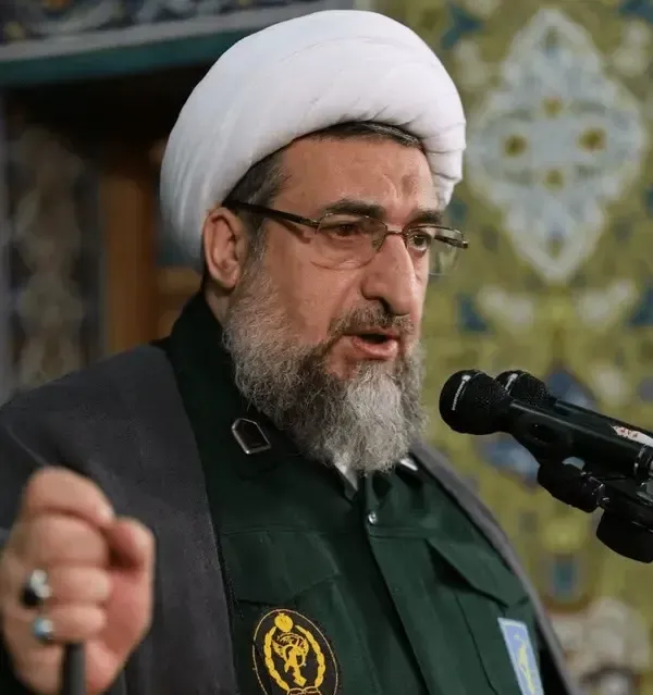 امام جمعه تبریز لباس رزم به تن کرد