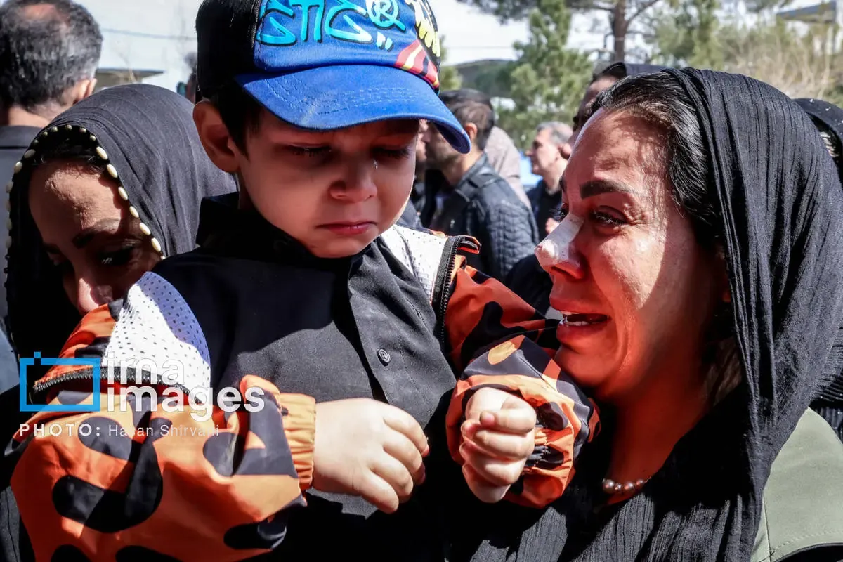 تدفین پیکر شهدای جنگ در بهشت زهرا