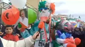 (ویدئو) یکی از حاضران در راهپیمایی: قیمت گوشت و مرغ برایم مهم نیست، نون و پنیر می‌خورم