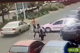 (ویدئو) سرقت وحشیانه گردنبند از یک زن در بلوار دریا سعادت‌آباد تهران