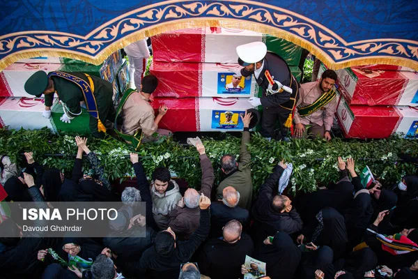 مراسم تشییع &laquo;علی لاریجانی&raquo;، &laquo;غلامرضا سلیمانی&raquo; و قهرمانان &laquo;ناو دنا&raquo;