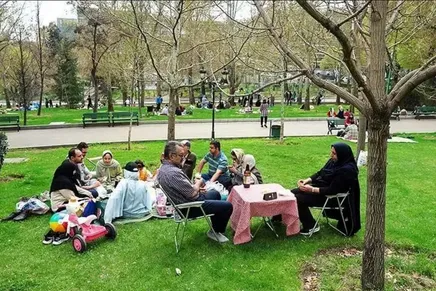 (تصاویر) سیزده به در زیر سایه حمله هوایی